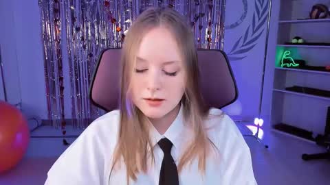 Snapshot of vivienleeigh chatting on March 8, 2025, 9:06 am Vivien online show from March 8, 2025, 9:06 am