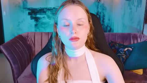 Vivien online show from November 1, 2025, 5:37 pm