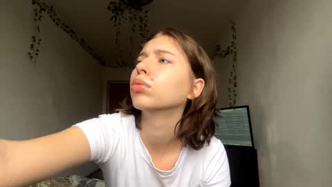 Vivi online show from November 11, 2025, 7:19 am