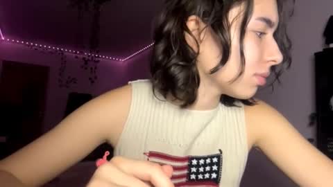 Vivi online show from November 28, 2025, 4:20 pm