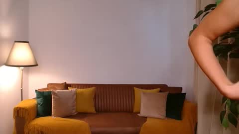 Vivienne online show from September 14, 2025, 3:55 pm