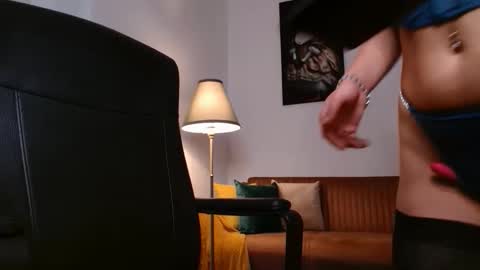 Vivienne online show from April 2, 2026, 4:04 pm