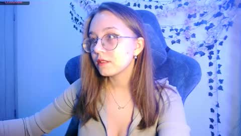 vivivivikkie online show from October 5, 2025, 8:29 pm