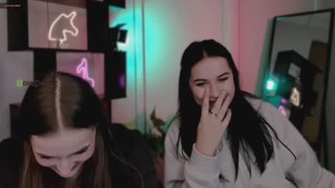 vivy_star online show from November 24, 2025, 7:24 pm