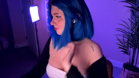 Polly  Online mostly at 9pm-2am UK Time online show from December 18, 2025, 7:53 pm