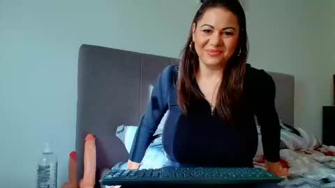 vixenvibesx online show from October 19, 2025, 7:31 am