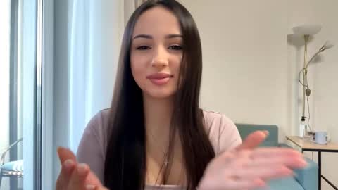 Miss Mia online show from March 15, 2026, 2:01 pm