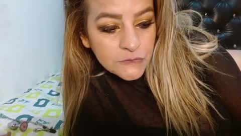 Venus online show from November 14, 2025, 1:04 am