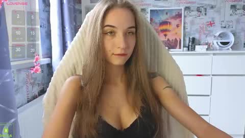 Snapshot of vlad1zy chatting on April 30, 2026, 11:05 am Vlada online show from April 30, 2026, 11:05 am