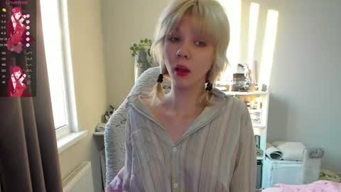 voguecaroline online show from June 11, 2026, 5:44 pm