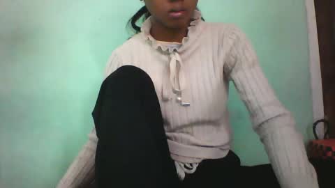 vounialdy online show from February 24, 2025, 4:04 pm