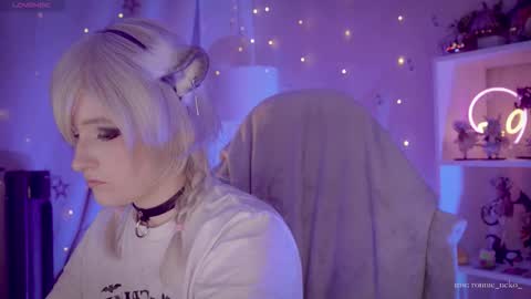 Snapshot of vronnier chatting on October 19, 2025, 7:36 pm vronnier online show from October 19, 2025, 7:36 pm