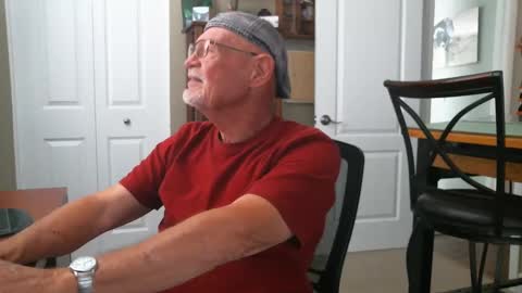 Snapshot of vueuorme chatting on December 8, 2024, 4:39 pm Vueuorme online show from December 8, 2024, 4:39 pm