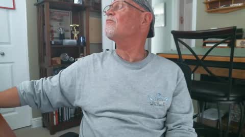 Snapshot of vueuorme chatting on February 17, 2025, 2:48 pm Vueuorme online show from February 17, 2025, 2:48 pm