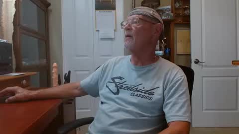 Snapshot of vueuorme chatting on November 9, 2025, 2:59 pm Vueuorme online show from November 9, 2025, 2:59 pm