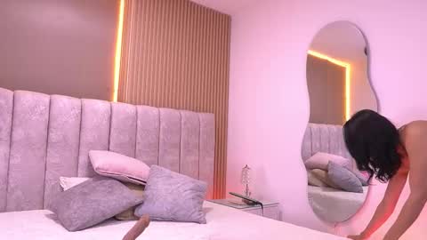 Violeta online show from February 24, 2026, 3:04 am