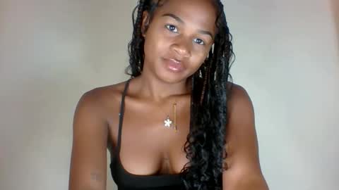 vynarahot online show from May 5, 2026, 7:27 am