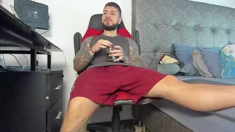 vyxen_ online show from February 4, 2026, 12:22 pm