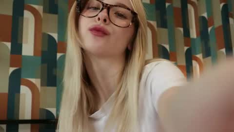 Nana online show from June 5, 2026, 6:52 am