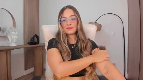 Snapshot of wandathompson_ chatting on June 4, 2026, 11:05 am Wanda online show from June 4, 2026, 11:05 am