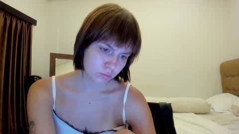 Snapshot of warm_june chatting on February 4, 2025, 9:52 pm June online show from February 4, 2025, 9:52 pm