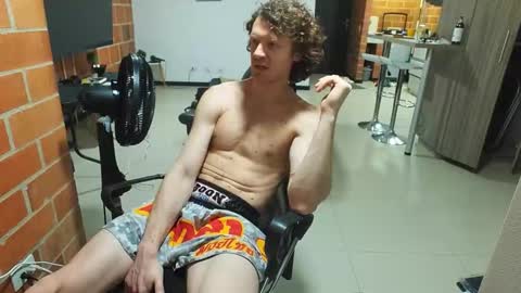 Snapshot of warrenkener chatting on February 5, 2026, 4:39 am Warren Kener online show from February 5, 2026, 4:39 am