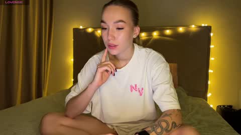 Snapshot of watergirl_ chatting on December 23, 2024, 9:40 pm Im saving up for a new car help me online show from December 23, 2024, 9:40 pm