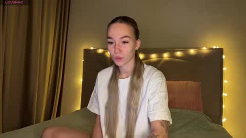 Snapshot of watergirl_ chatting on December 25, 2024, 3:40 am Im saving up for a new car help me online show from December 25, 2024, 3:40 am