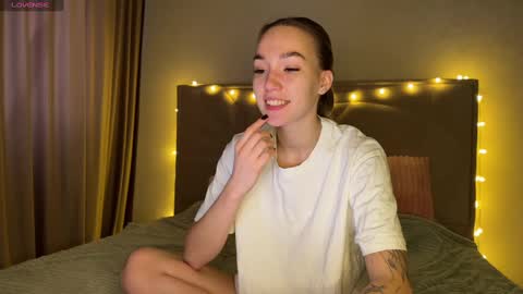 Snapshot of watergirl_ chatting on December 25, 2024, 6:41 am Im saving up for a new car help me online show from December 25, 2024, 6:41 am