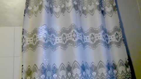 watermelon05 online show from November 17, 2025, 3:07 pm