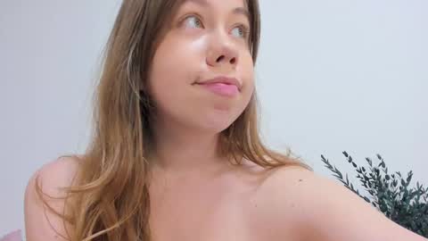Snapshot of watermelon_sugar_ chatting on March 3, 2025, 12:58 pm Tess  Pls support me with  Can we reach 155 my favorite number online show from March 3, 2025, 12:58 pm