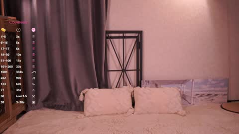 Lily online show from April 10, 2026, 4:33 pm