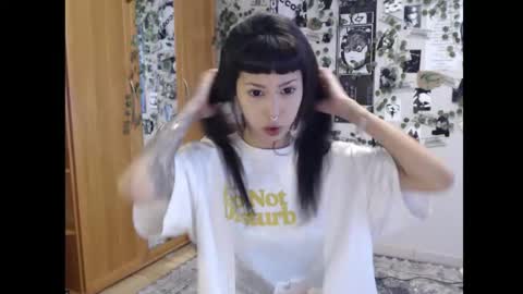 Mina online show from October 18, 2025, 11:33 am