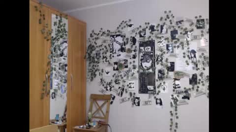 Mina online show from October 19, 2025, 5:46 pm