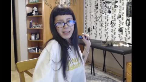 Mina online show from November 23, 2025, 5:02 pm