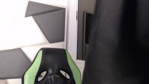 Trixie 3 online show from October 23, 2025, 3:33 pm