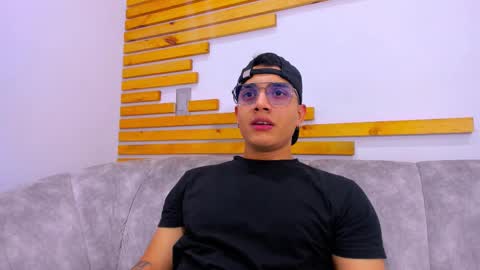 Jhonny Dick  his neighbors. online show from September 24, 2025, 7:17 pm