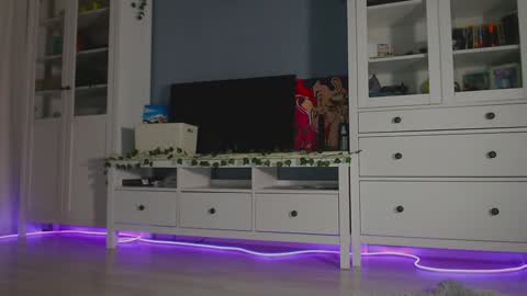  moon  online show from December 6, 2024, 1:11 pm