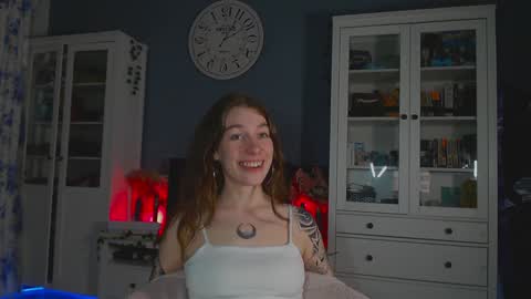  moon  online show from February 5, 2025, 2:59 pm