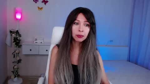 Wendi Foster online show from November 24, 2025, 7:02 pm