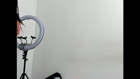 Wendy Gonzalez  online show from November 23, 2025, 1:11 pm