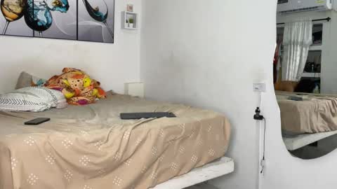 Wendy Alex online show from September 12, 2025, 2:11 am