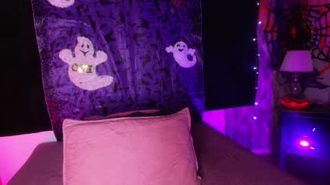 WEN SHENG online show from October 15, 2025, 7:47 pm