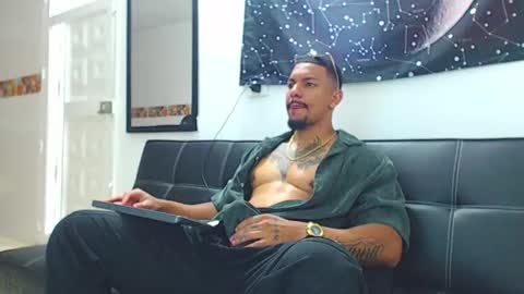 Wesley Rogger online show from December 1, 2025, 8:47 pm