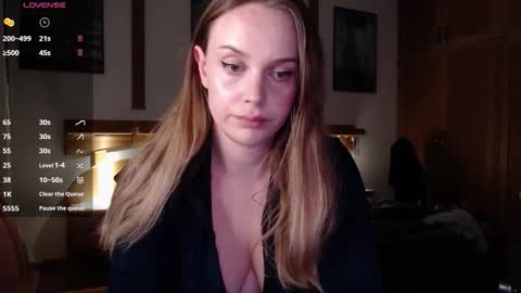 Lana online show from October 8, 2025, 6:38 pm