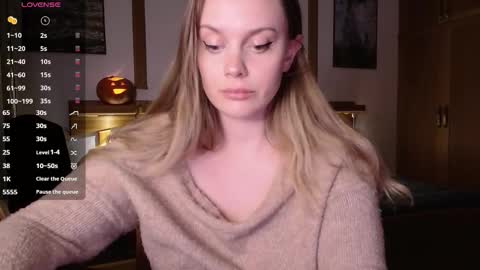 Lana online show from October 16, 2025, 6:42 pm