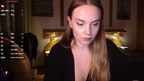 Lana online show from December 4, 2025, 9:12 pm