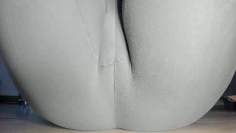 wet_pants2022 online show from May 29, 2026, 10:41 pm
