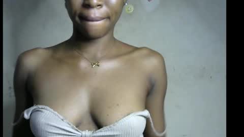 Bella online show from November 26, 2025, 9:05 pm