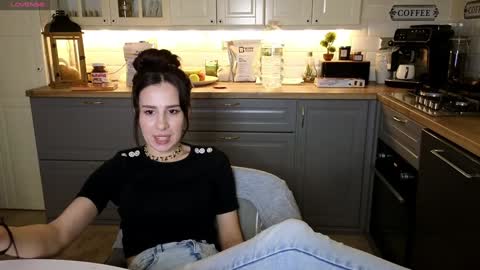 Snapshot of whats_her_name chatting on January 22, 2025, 12:59 am Victoria Maria online show from January 22, 2025, 12:59 am